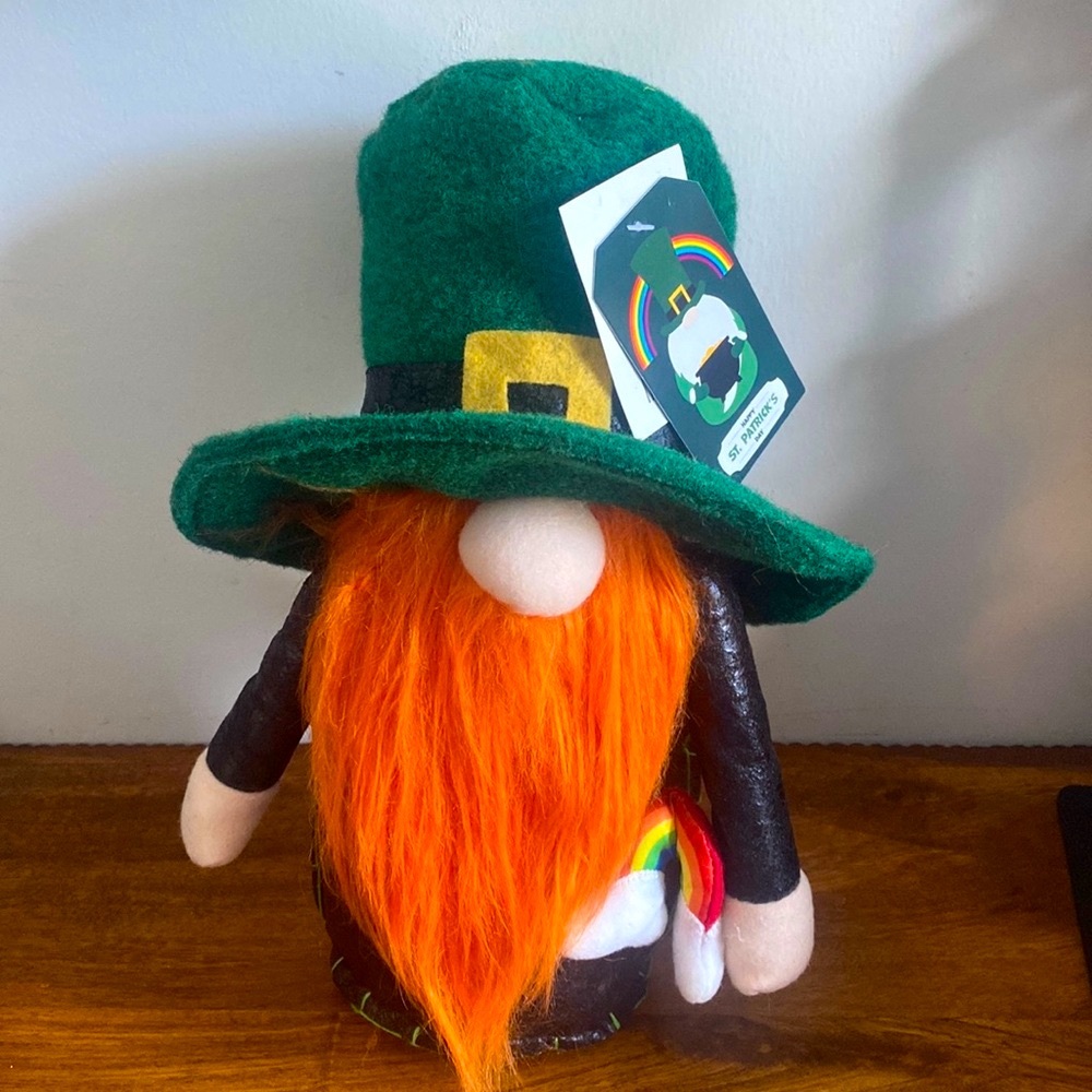 NWT St Patrick’s Day Shamrock Gnome Holding Rainbow 13” Plush